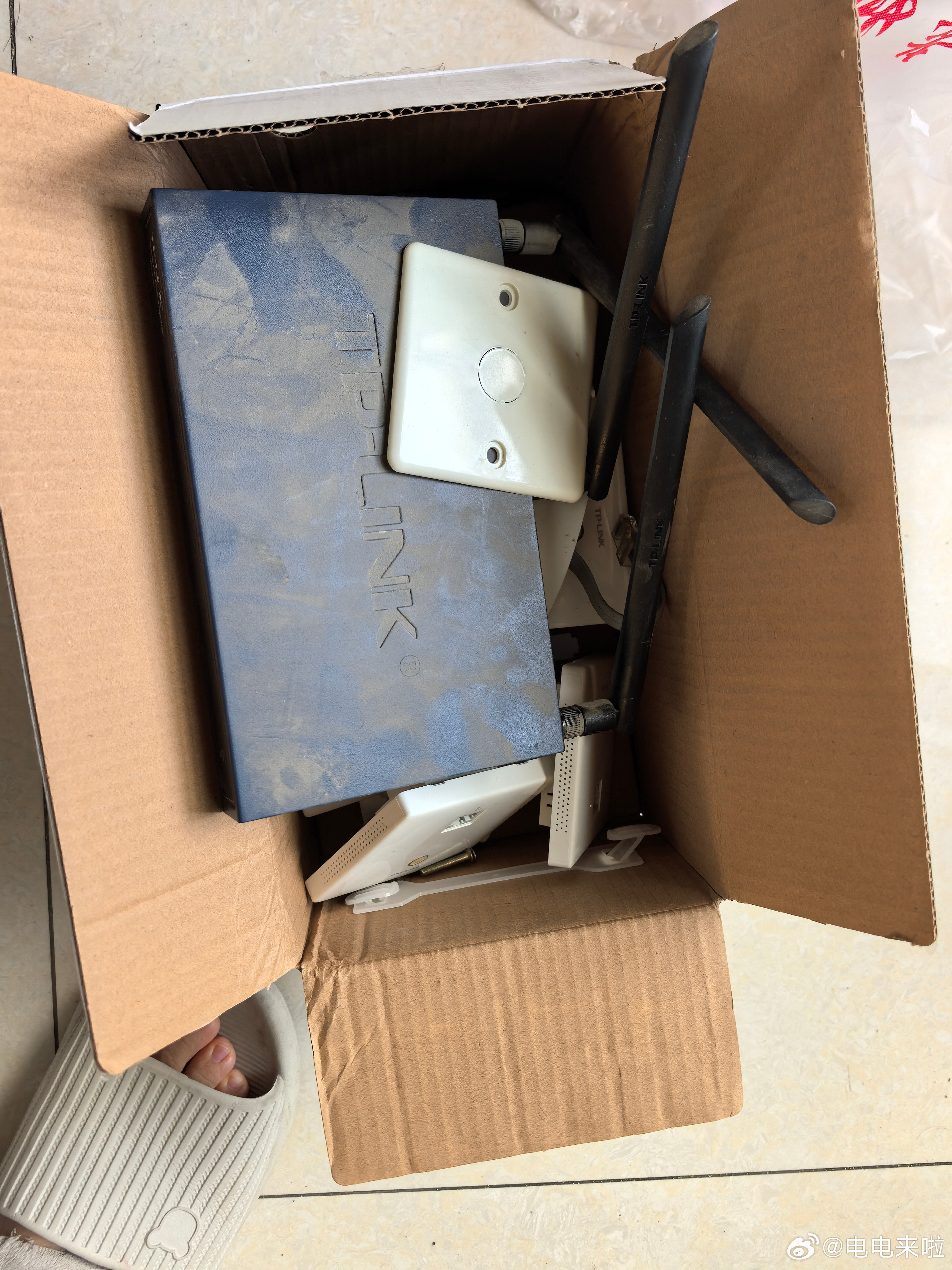 换完路由器和AP以后，家里的入户带宽和室内WiFi的速度第一次拉平了。现在上传，