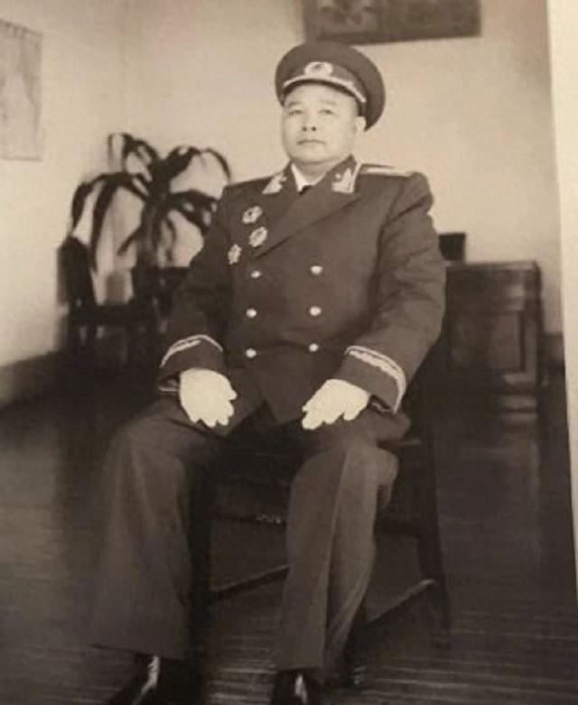 毛主席车队路过徐海东家轻声嘱咐司机，顺坡滑行熄灭发动机，有何深意？1955年9