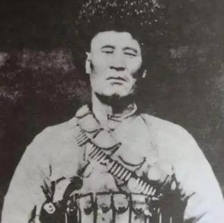 1949年12月13日，祁连山脚下的桥头镇弥漫着硝烟，解放军第一野战军