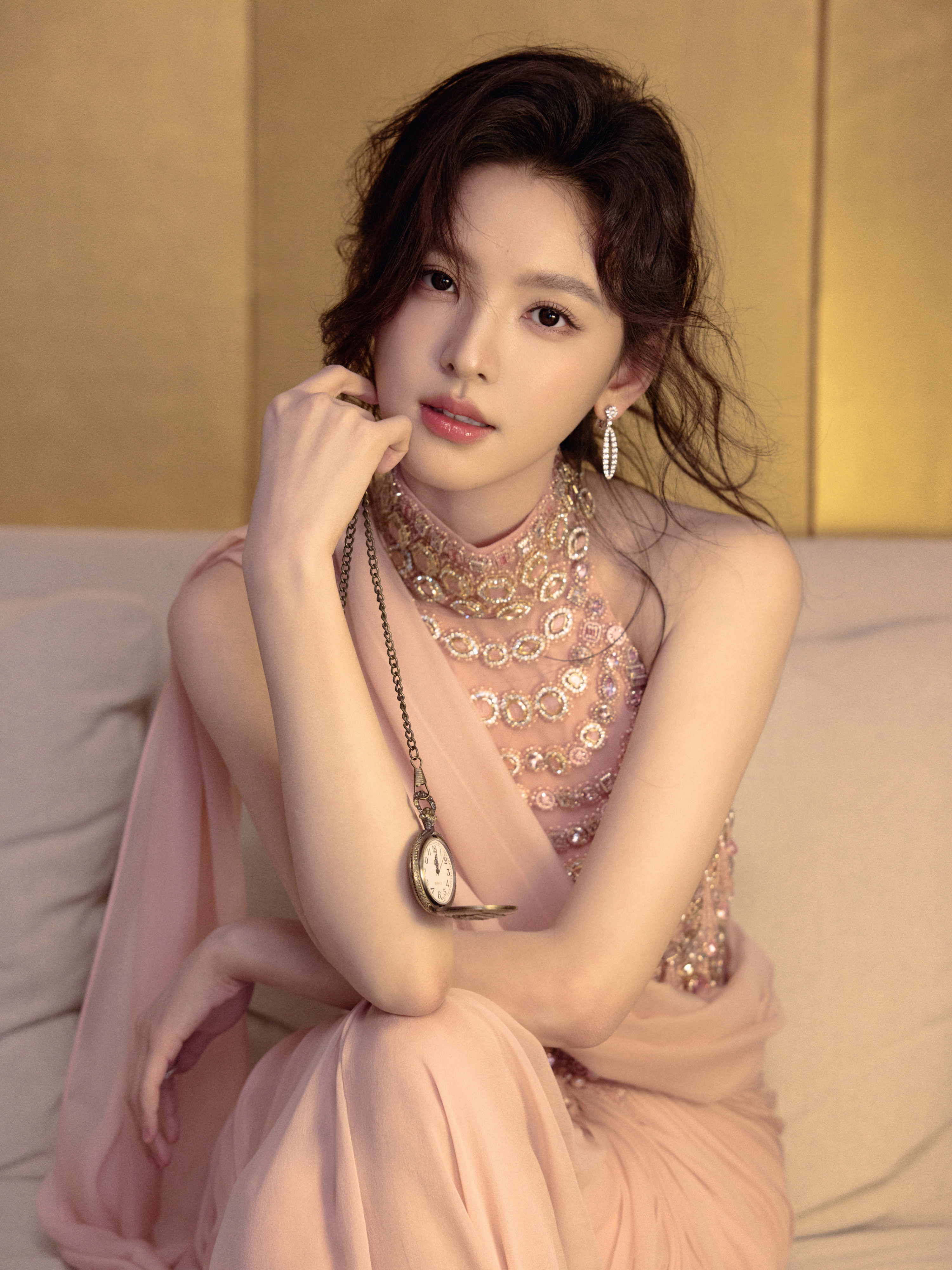 发现章若楠换造型师了：Eric高一套ZuhairMurad的粉色美裙🌸章若楠