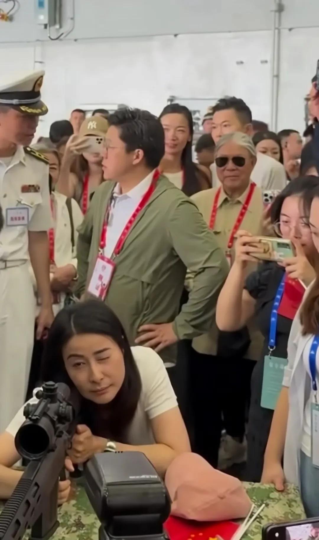 如果来一个全网模范夫妻投票，我一定会把票投给郭晶晶、霍启刚。其一、没有明星架子