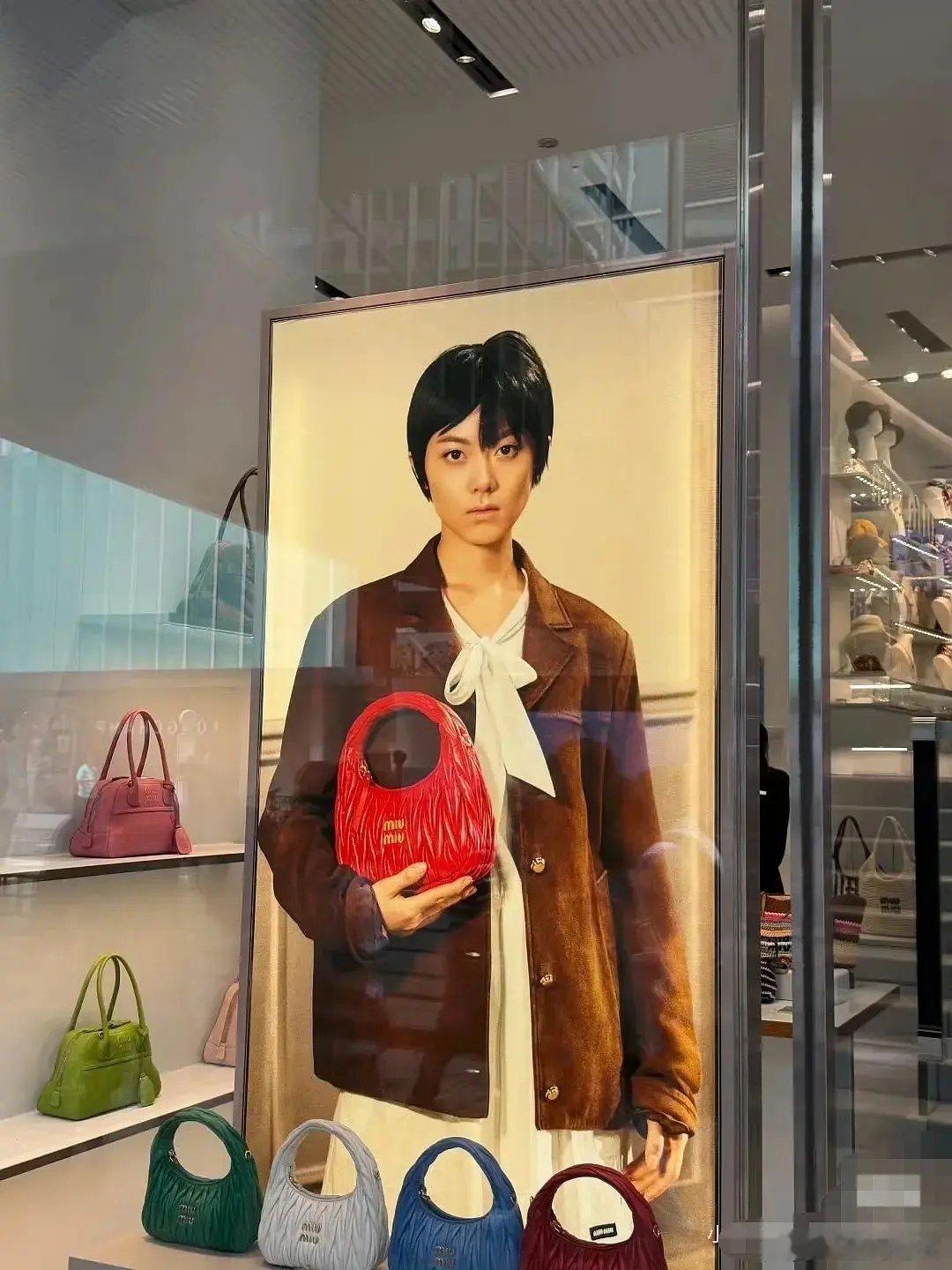 都是一个人，拍的代言照怎么差别那么大