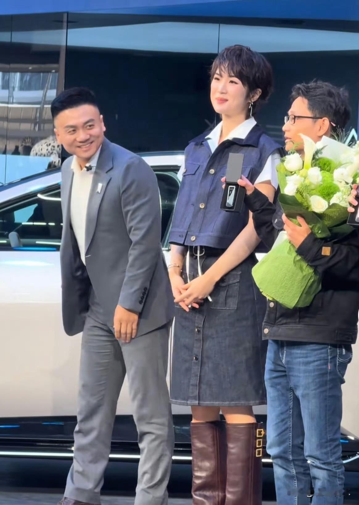 我总算明白华为员工集体选择阿维塔了！这款车不仅符合他们通勤的需求还保持着"0