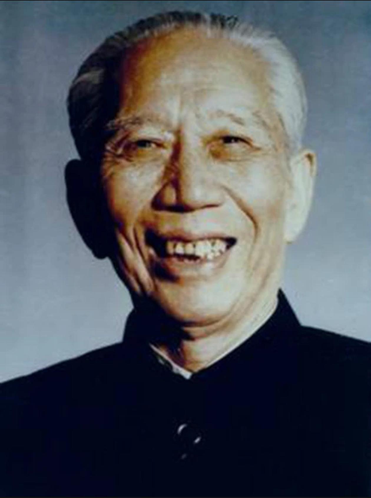 1949年进新疆，一干人都不乐意去，王震说他去，为此，都没能够赶上开国大典。