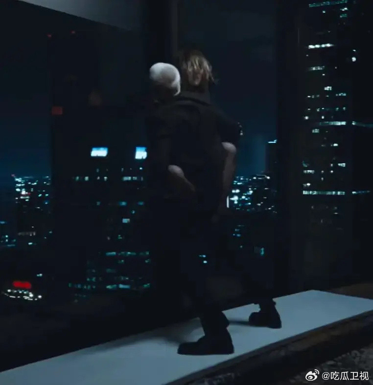 这是Lisa的mv镜头？？。。这是在干嘛。。？？？​​​