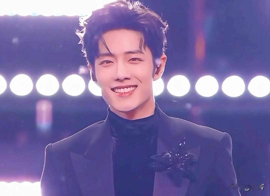 跨年夜，再次感叹肖战那张伟大的脸，国富民安的感觉，仿佛他一笑，世界都为他灿烂！最