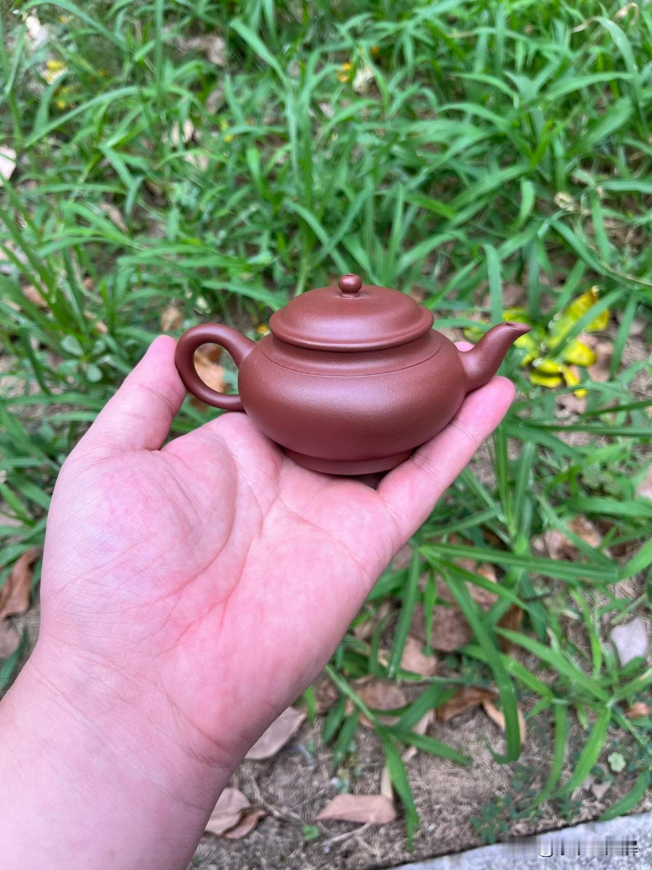 同一把壶在自然光线下为什么拍出不一样效果哎，用手机拍照片，拍的挺好看的壶做的挺漂
