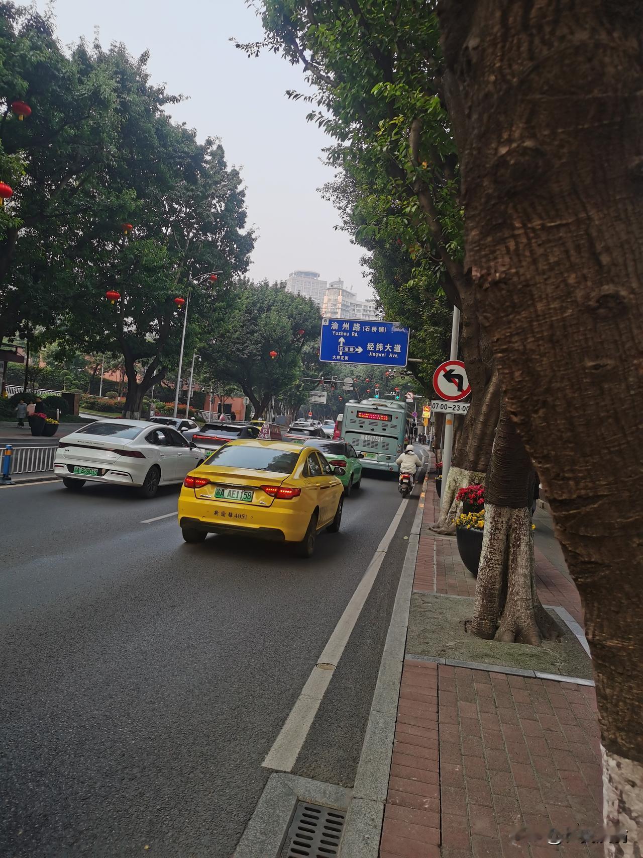 作为一个打工人，我月薪8000，过去一年我到底交了多少税？1.车子：一年加油8