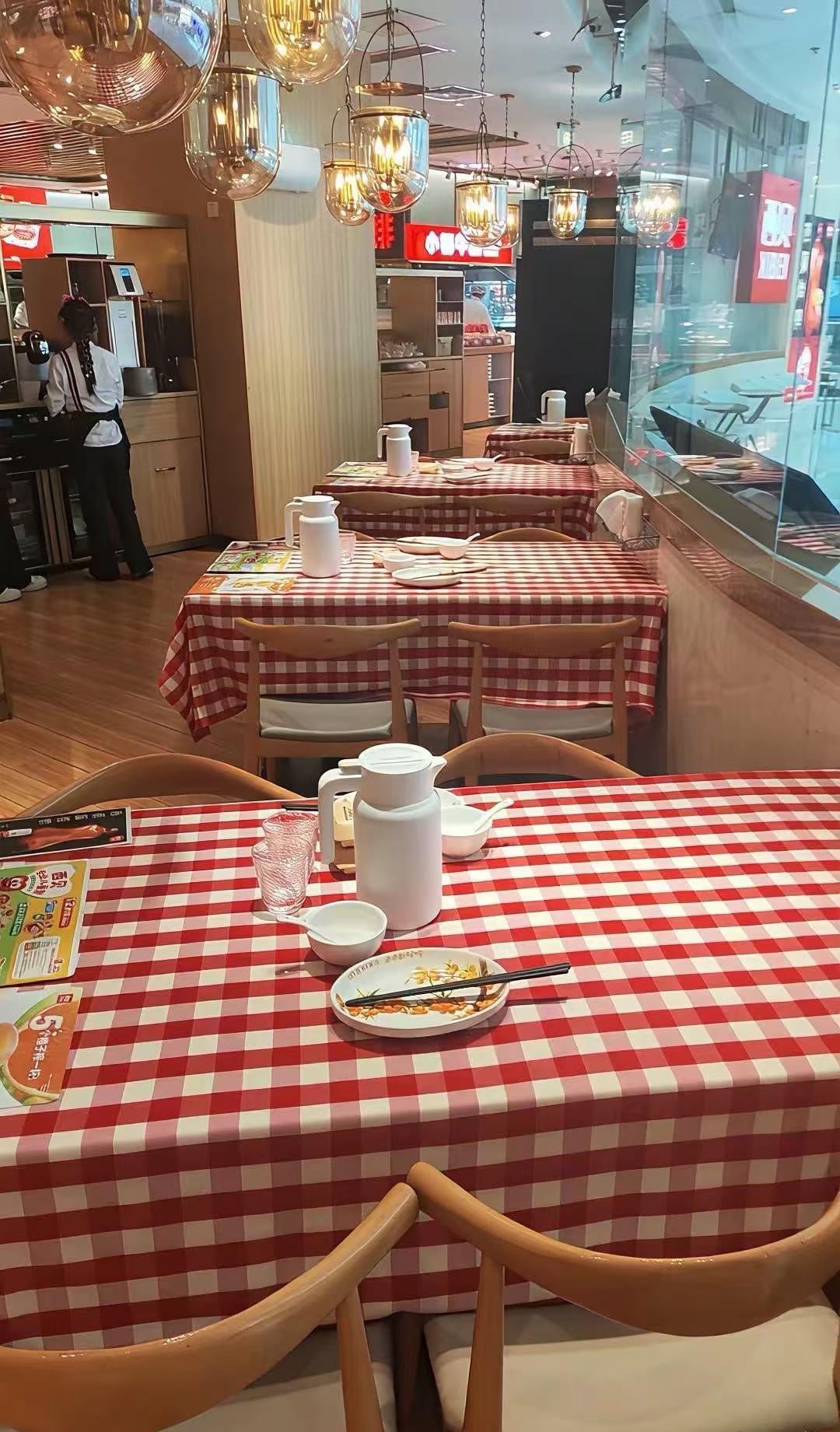 西贝莜面村是彻底拉了，凉了，黄了啊！今天是星期天，午高峰开始之前11:00我就