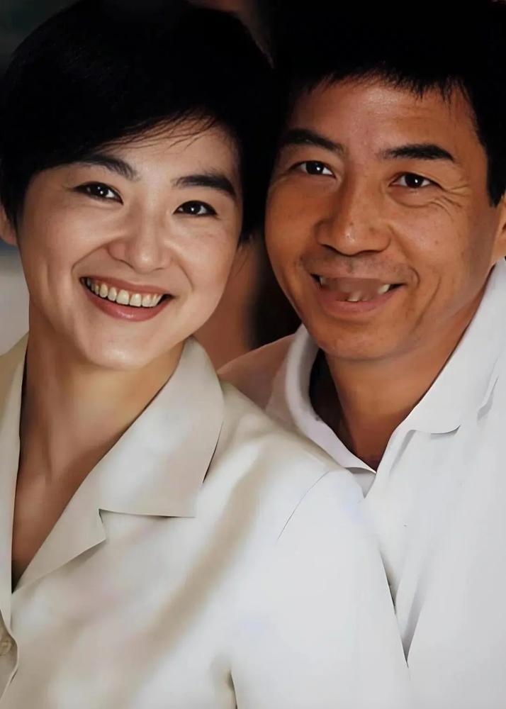 李敖阅女无数，却把最毒的嘴，留给了林青霞。他骂她空有美貌没底蕴，骂她老公又矮又丑
