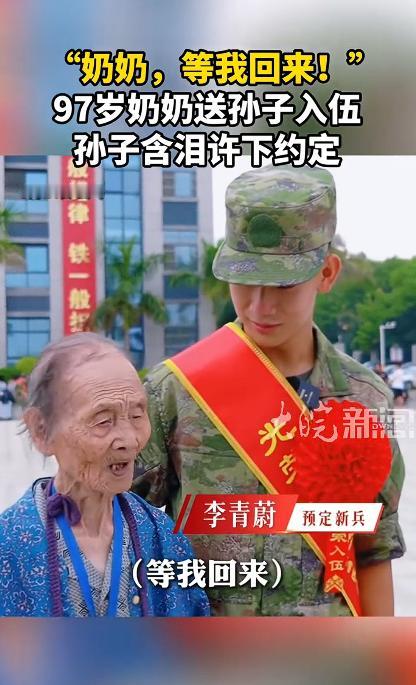 9月14日，广西南宁武鸣，送兵现场锣鼓喧天，人声鼎沸。一辆辆军车整齐排列，即将载