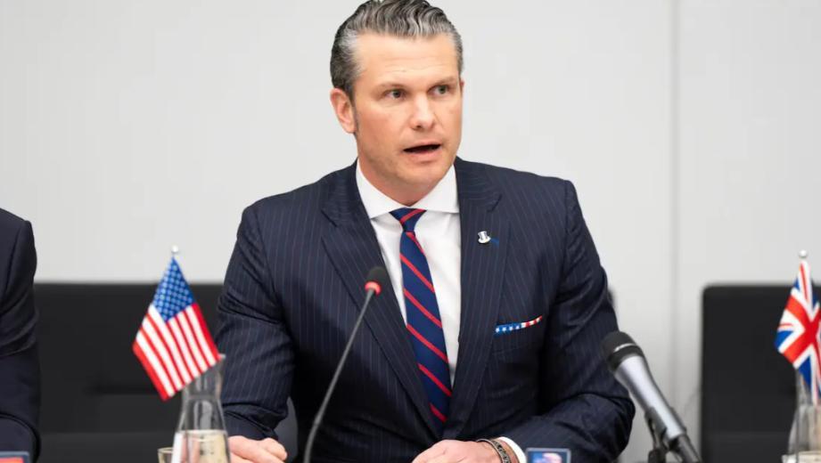 美国防长的话炸了锅：中美要是开打，20分钟内，他们的航母全得沉！还撂下一句句大