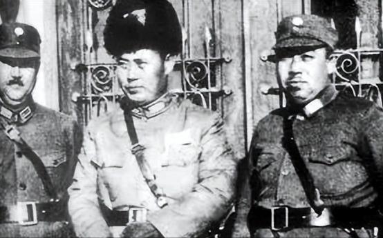 1949年，解放军总攻太原的前一天，赵承绶打电话给王靖国，劝他和孙楚等为全城军