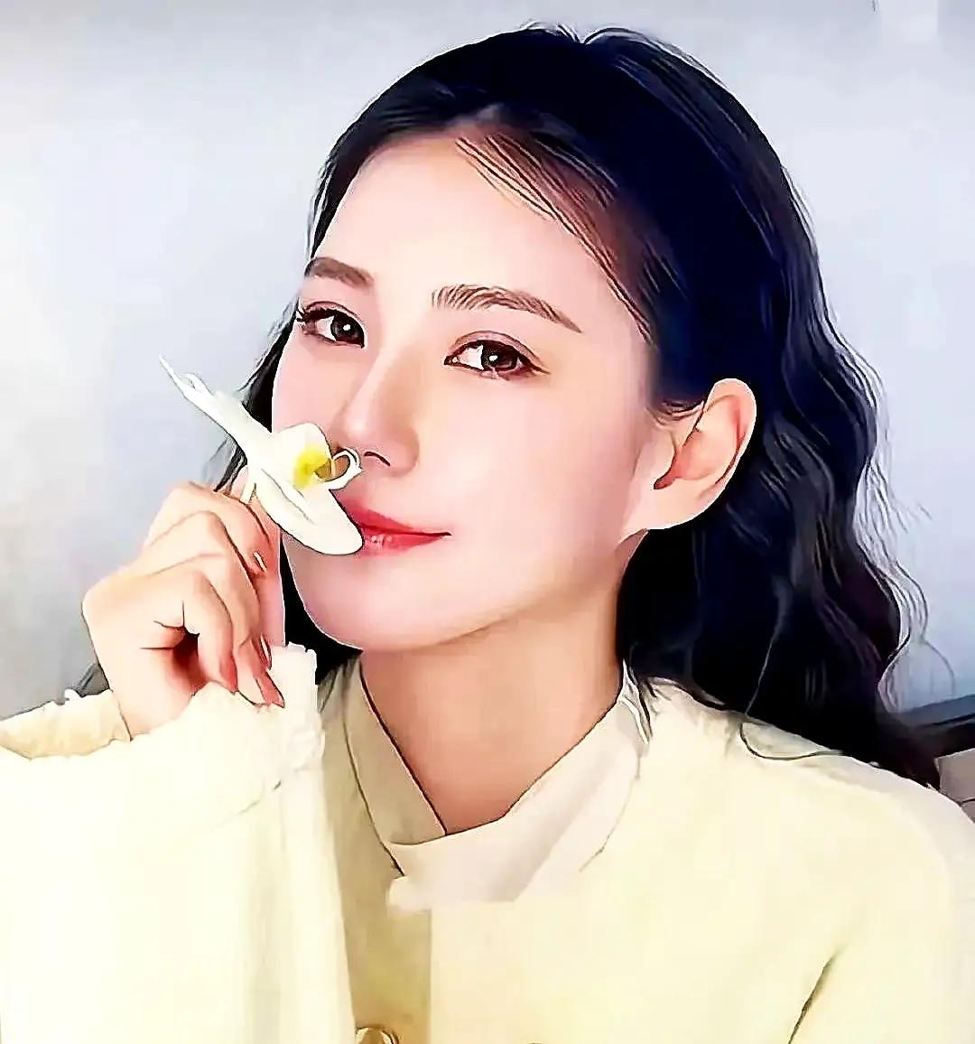 马筱梅为儿子筹备百日宴，隔着屏幕都能感受到她藏不住的笑意，眉眼间全是初为人母的温