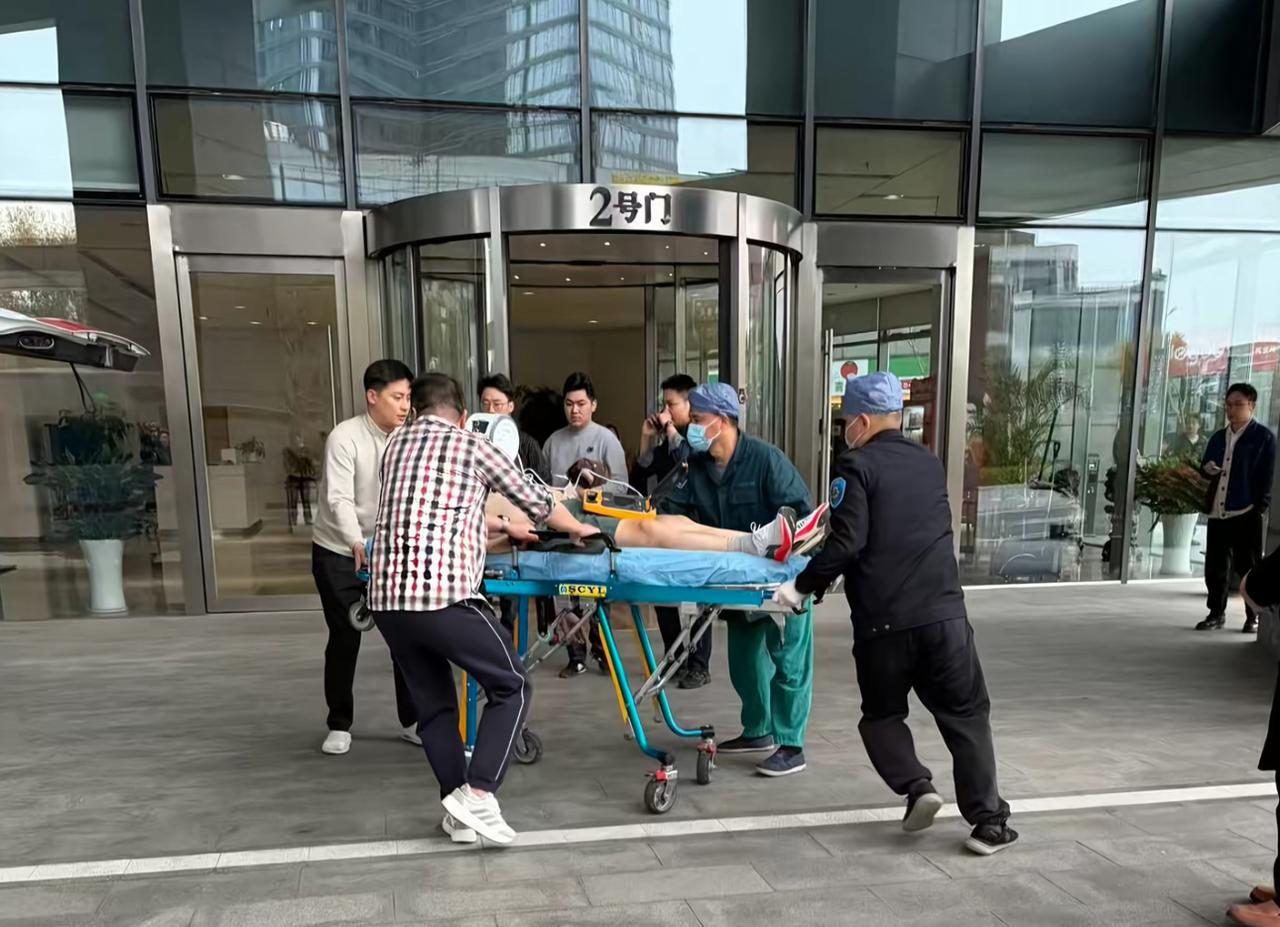 张雪峰下午还在抢救，晚上公司就发送了讣告，张雪峰因为心源性猝死永远离开了大家，她