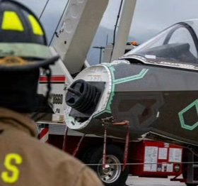 真好！虽然没有稀土，但每架F-35都配上了足够的哑铃！2026年1月，美国av