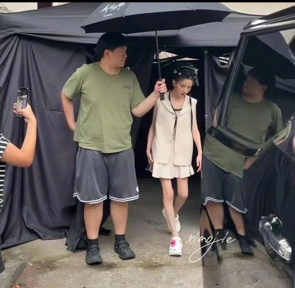 咋瘦成这样了。恕我直言，有点恐怖了本来怀疑p图，刷了视频，真的胳膊腿细的太过了