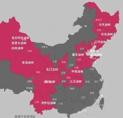 中国一年用掉7亿多吨石油，5亿多吨得靠进口，这比例高得吓人——相当于每天要往国内