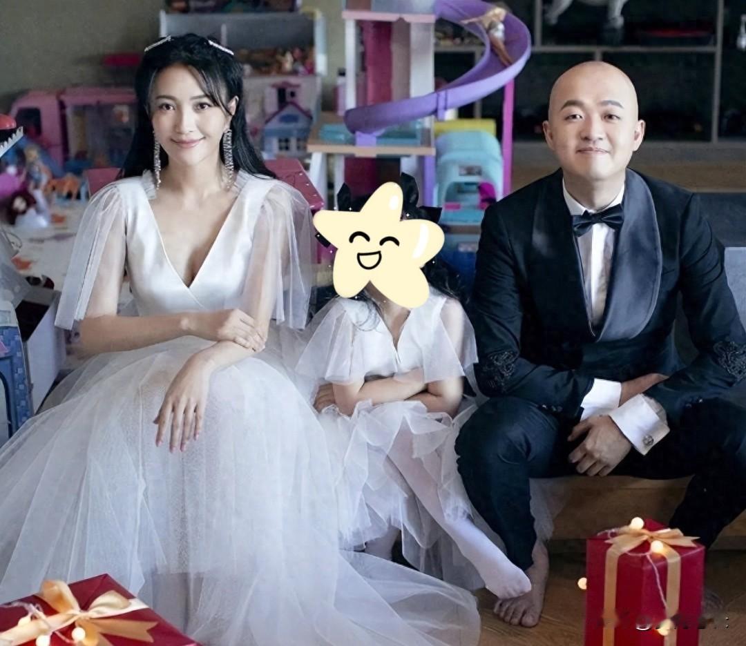 一开始以为包贝尔会发律师函，后来觉得包文婧会出来“辟谣”，但唯独没想到的是，