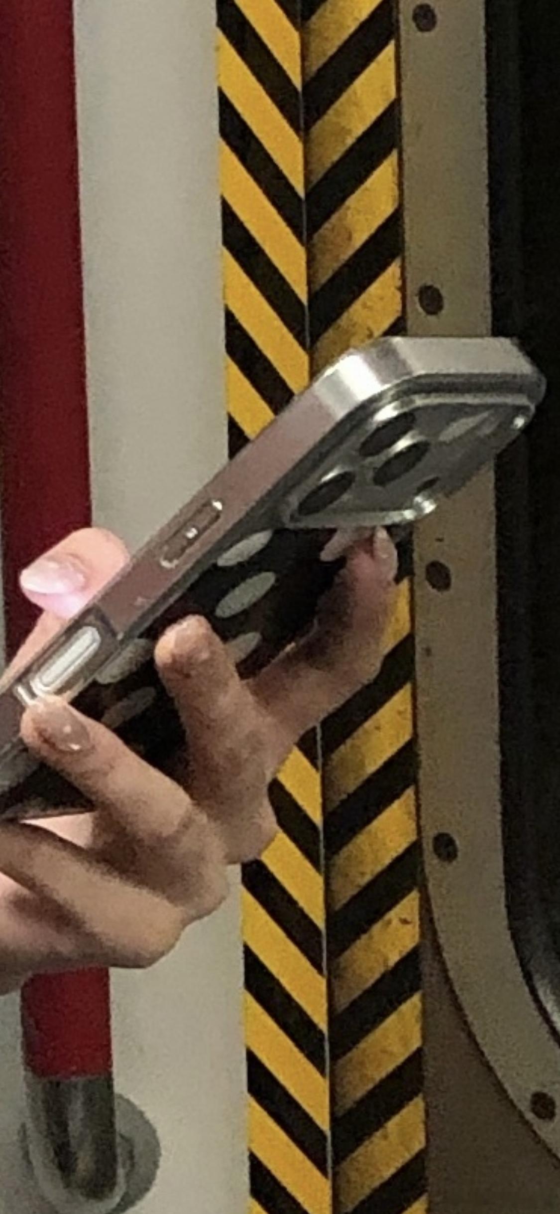 消费升级，香港地铁随处可见最新款iPhone！
