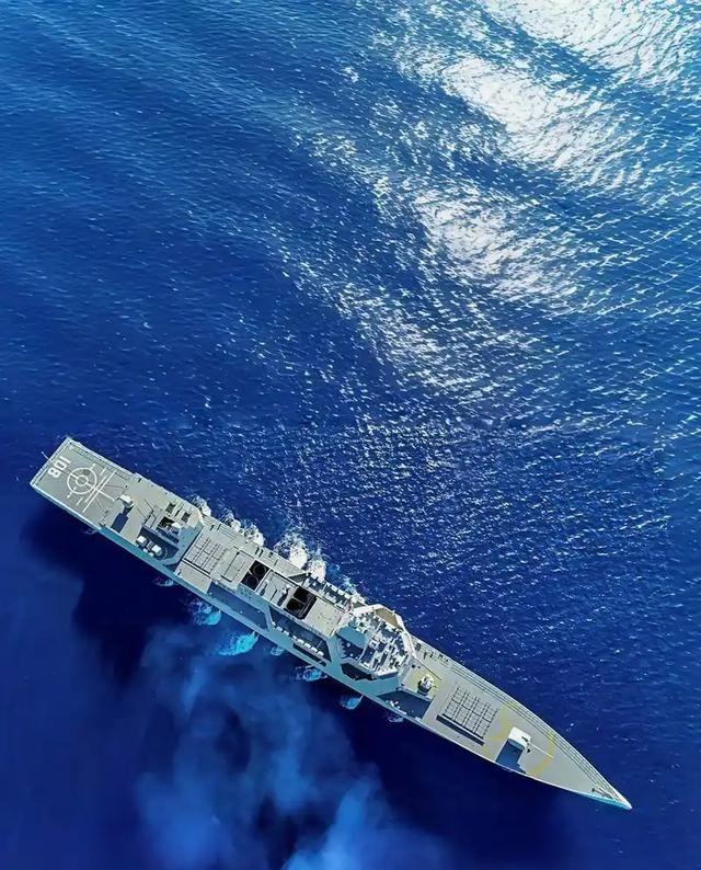 055大驱能不能单挑航母战斗群？就这么说吧，055如果跟航母正面交锋，基本没有胜