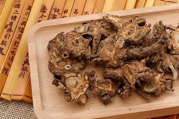 中医不传之秘：桑寄生无牛膝不壮骨，独活无威灵仙不通痹，收下5个风湿黄金配伍，通筋