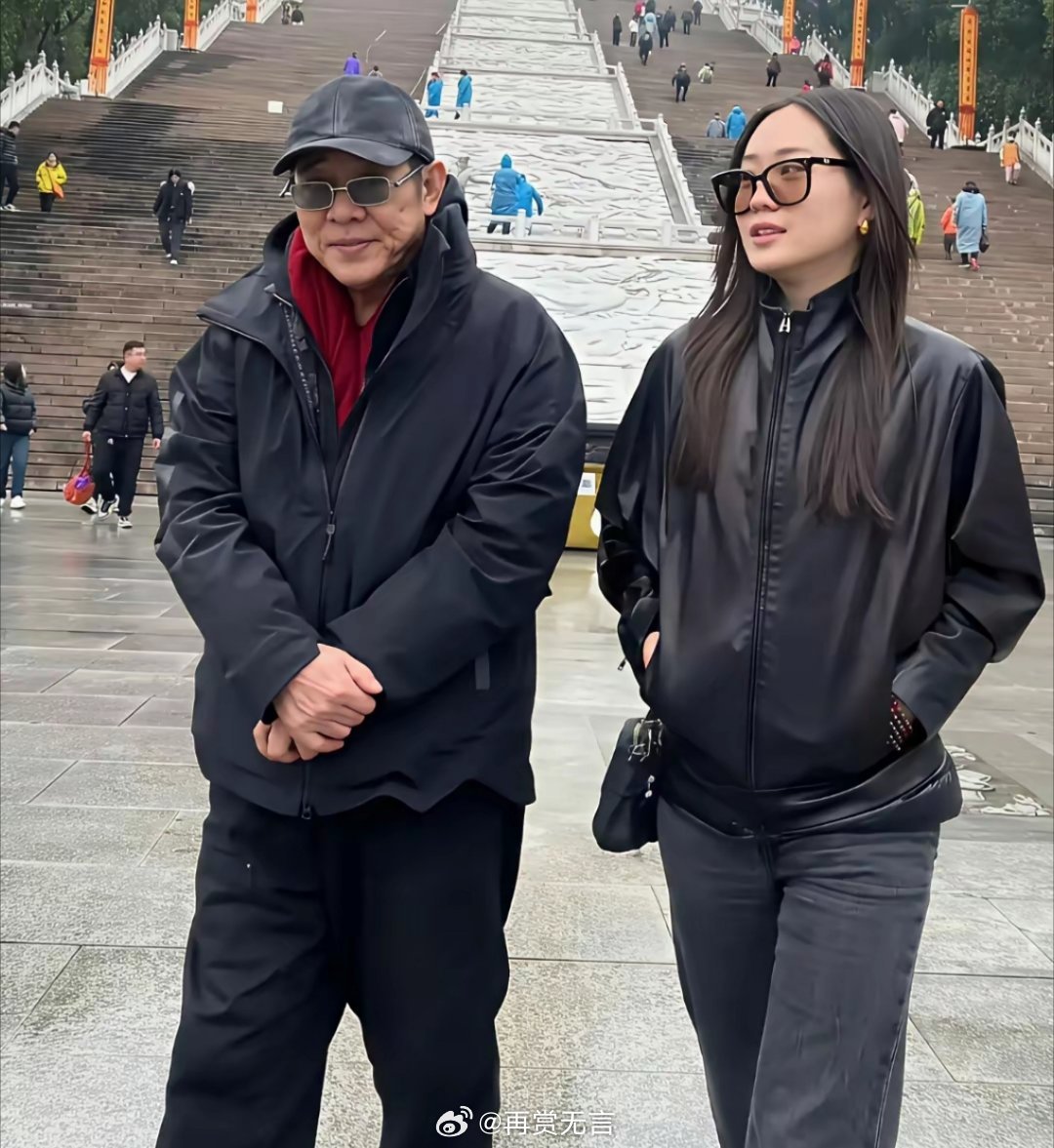 李连杰的女儿居然这么大了？感觉长得比利智还要美女！！