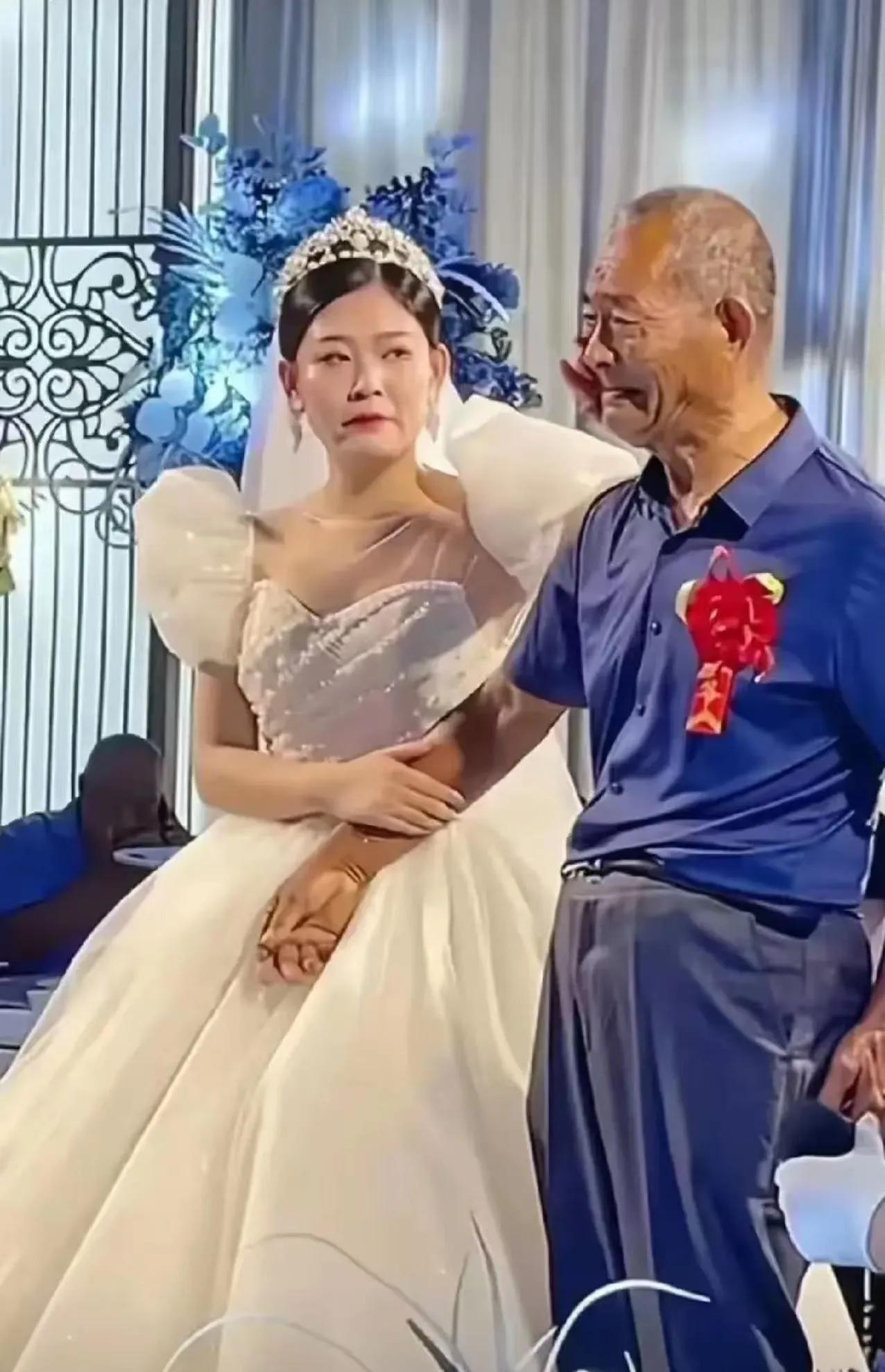 山东，男子即将和女友求婚，但女友却说自己不要房子，不要车子，更不要彩礼，但她只有