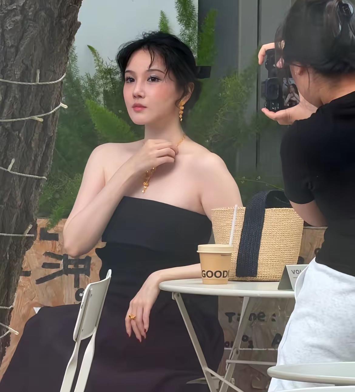 网友说看到陈小纭这个身材挺像产后复出，我想说的是就算是真的，难道人家这个年龄