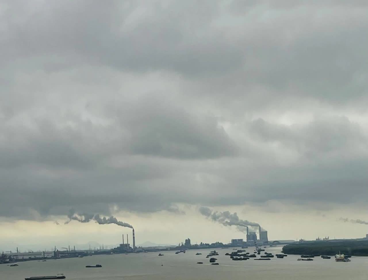 润扬长江大桥把我干懵了从扬州上高速，路过润扬大桥，堵爆了，过了江被赶下高速，
