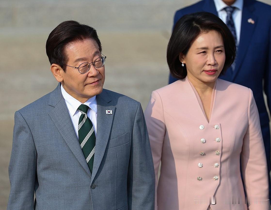 6月9日，韩国总统李在明启程出访欧洲，开启为期十天的多国首脑外交行程，全面推进对