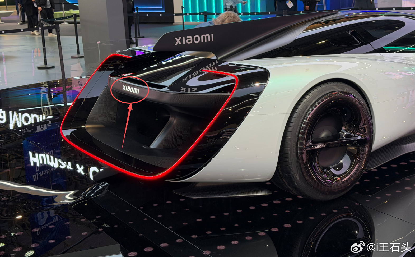 前后Logo是带灯的