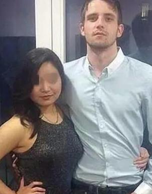 一个精通四国语言的南京姑娘，身家过亿，却甘愿给一个初中辍学、在酒吧端盘子的英国混