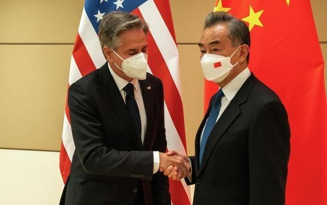 中方准备迎战，美逼中国缴罚金，开口价就是1750亿，王毅反将一军！美国已经“装”