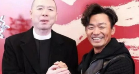 一次，冯小刚和徐帆吃饭时，王宝强带一麻袋东西来了，冯小刚见状，直接红了眼，说：“