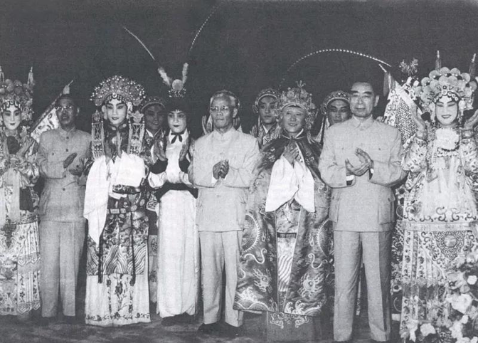 梅兰芳第一次见到周恩来，是在1919年。当时，周恩来还是天津南开中学的学生，一名