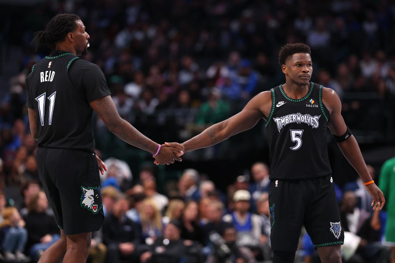 遇强则强！森林狼双杀雷霆，这三人投射太恐怖西部第七的森林狼很难算强队，遇弱队翻