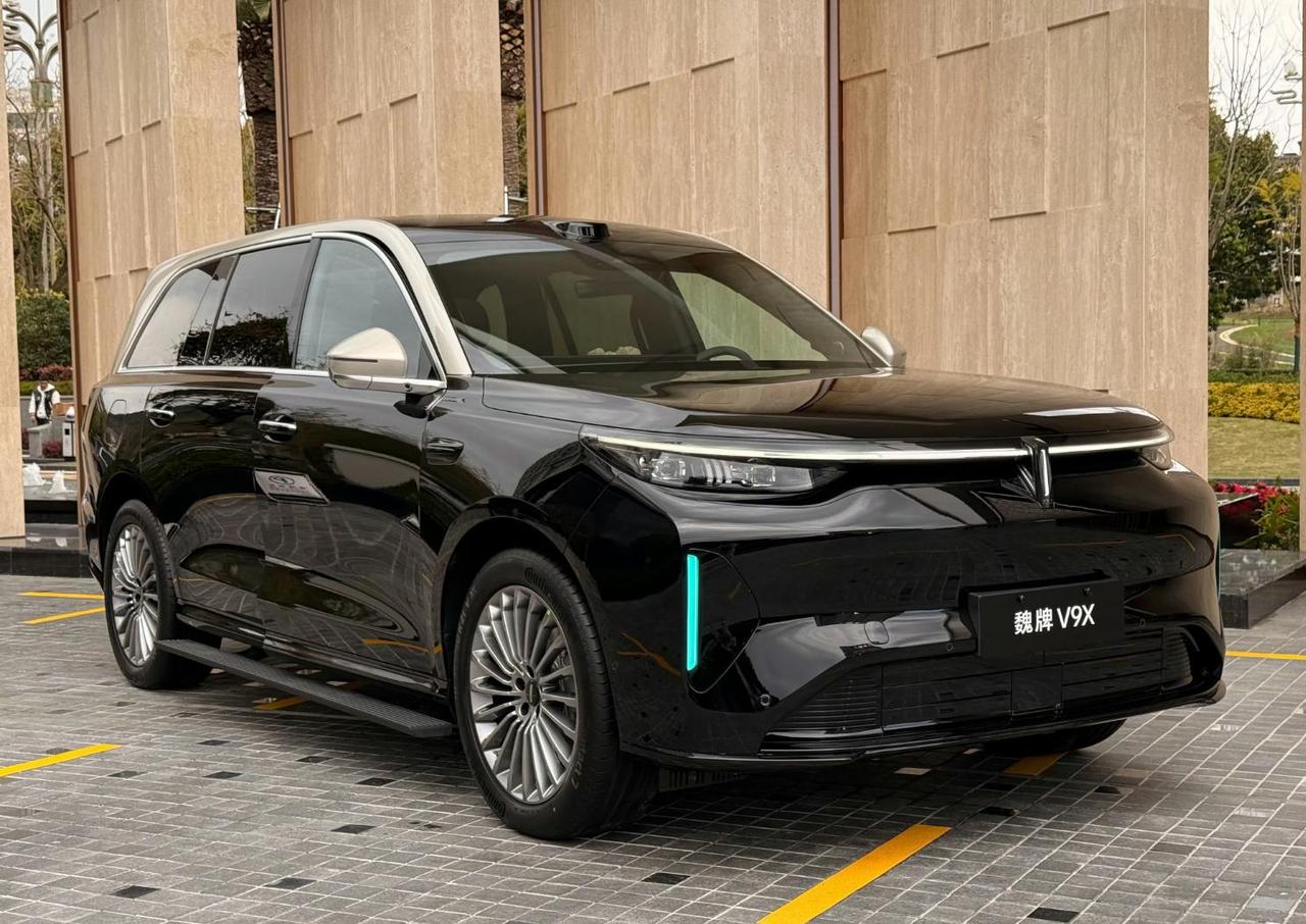 魏牌V9X实车终于亮相了！🚗自从理想L9、问界M9带火自主“9系”旗舰，长城