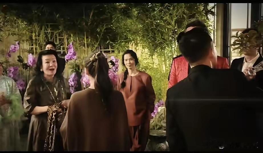 小菲家的生活质量还是有保障的呢？看看人家，经常请大家吃饭，搞一个小型聚会，真的是