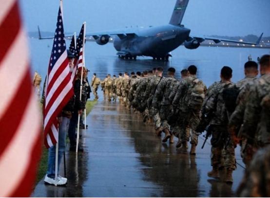 开战在即！美航母赶到中东，伊朗发出灭国警告！中方要做最坏打算 特朗普最近在社