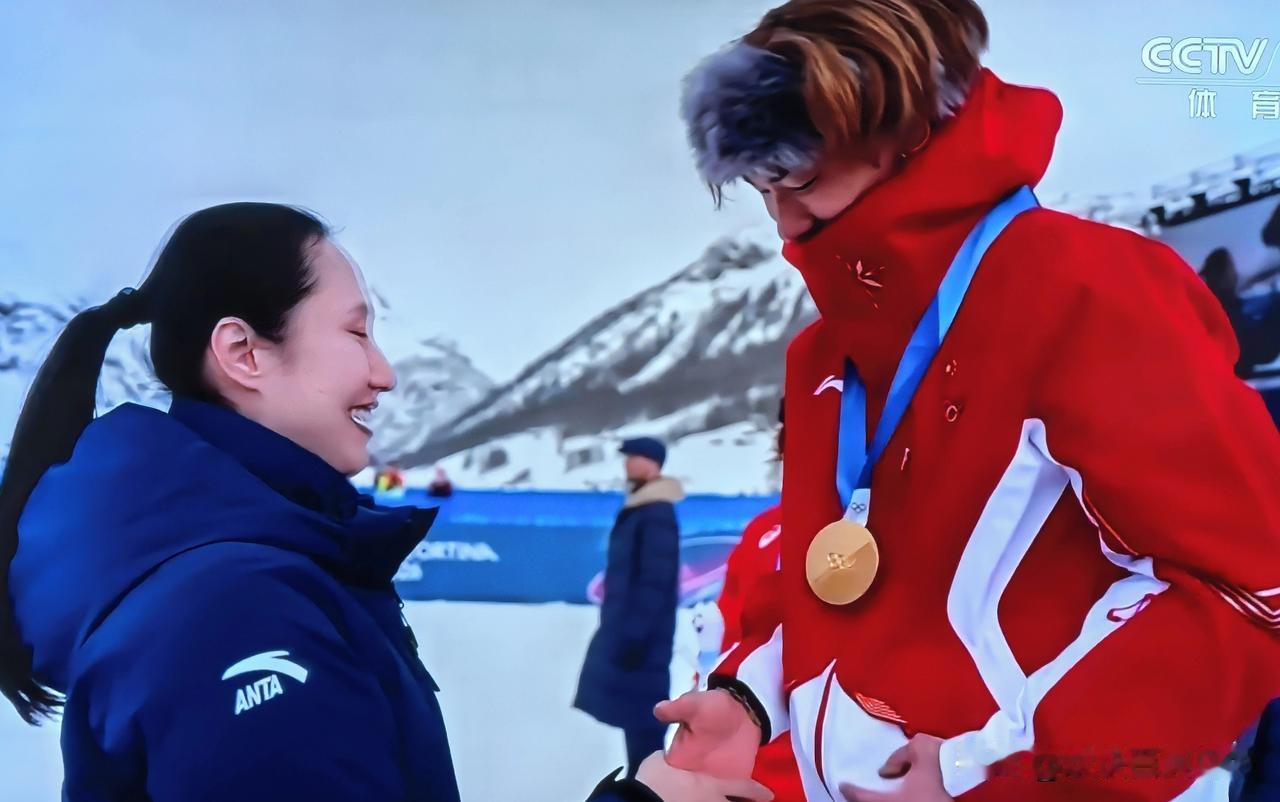 虽然比北京冬奥少四块，但米兰冬奥五块金牌含金量更高影响力更大！中国队贡献最大的