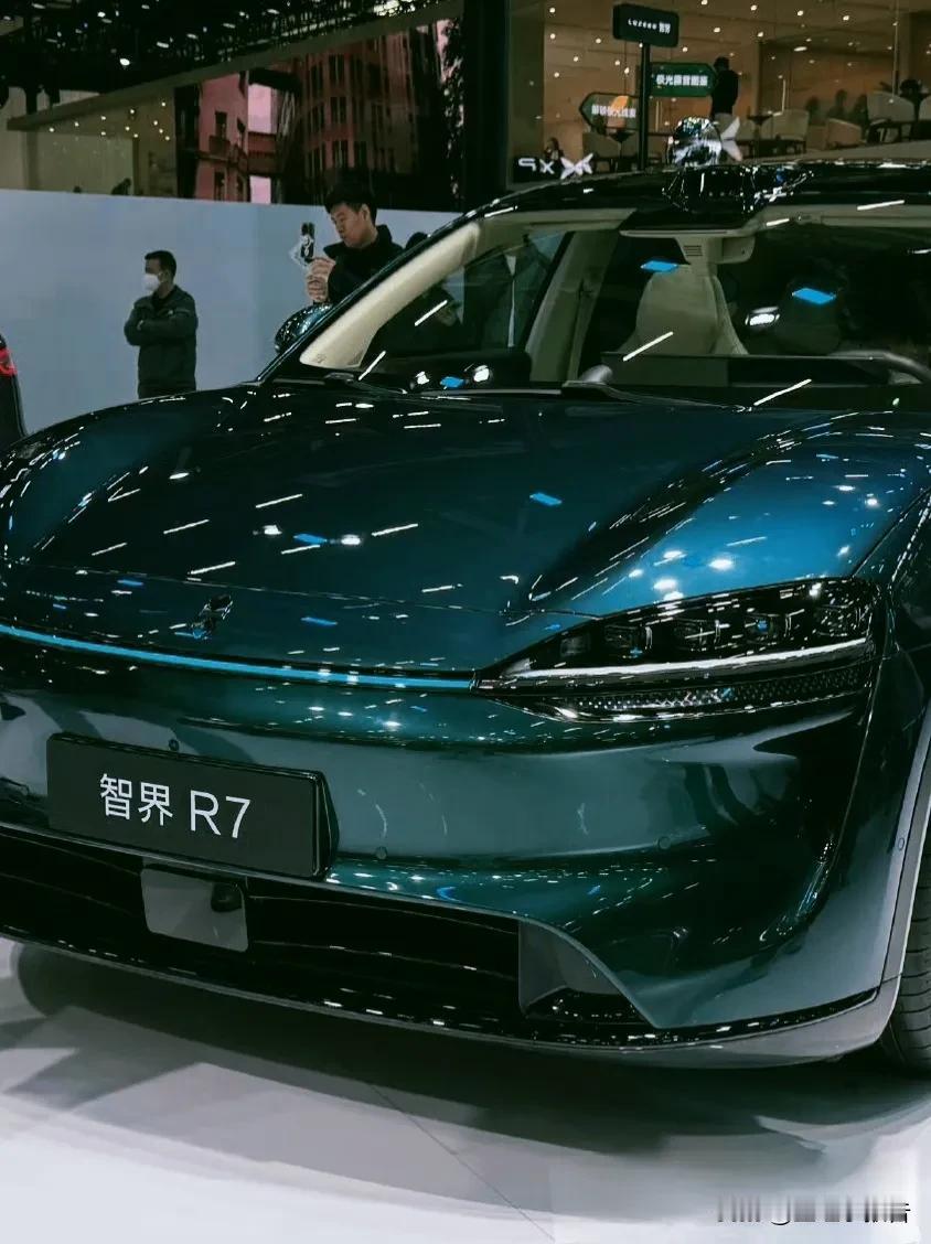 打通“五界”，华为鸿蒙智驾真的要让马路上的车都用上华为技术?!