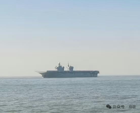 076型两栖攻击舰首舰四川舰开启二次海试垂直起降战机适配引全球关注12月8