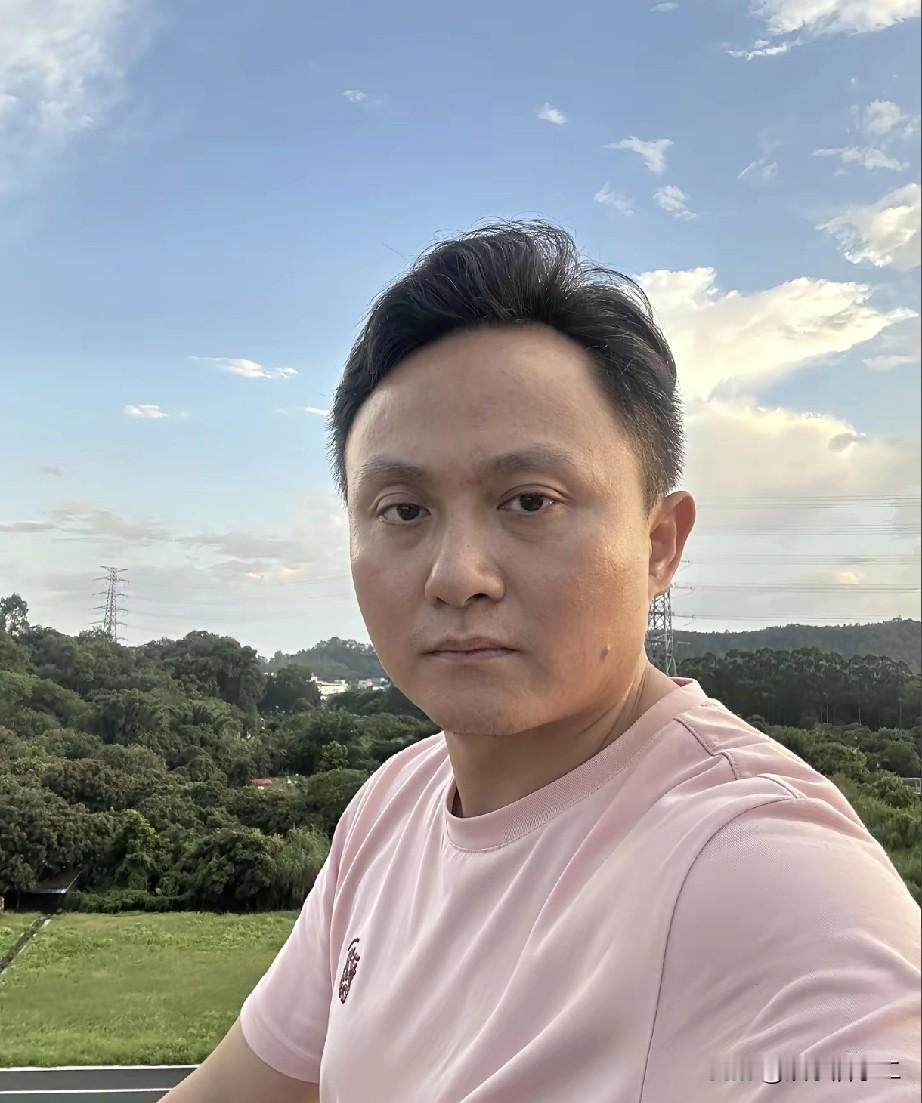 广东汕头火灾幸存者吴先生露面，却是因为在他们最悲痛的时候发生了恶心的一幕。原本