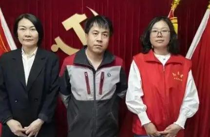 太巧了！北京快递小哥送别墅快递，就因多留心一眼，硬生生救下被困33小时的女主人。
