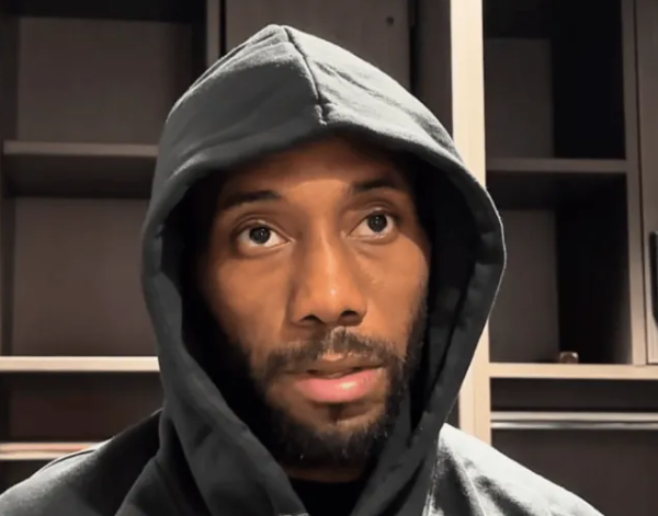 NBA常规赛后，科怀-伦纳德接受媒体采访，谈及对球队管理层运作的理解，伦纳德表示