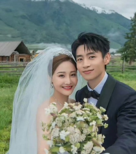 魏晨老婆好有气质啊，看起来就很端庄大气，和魏晨也很有夫妻相。