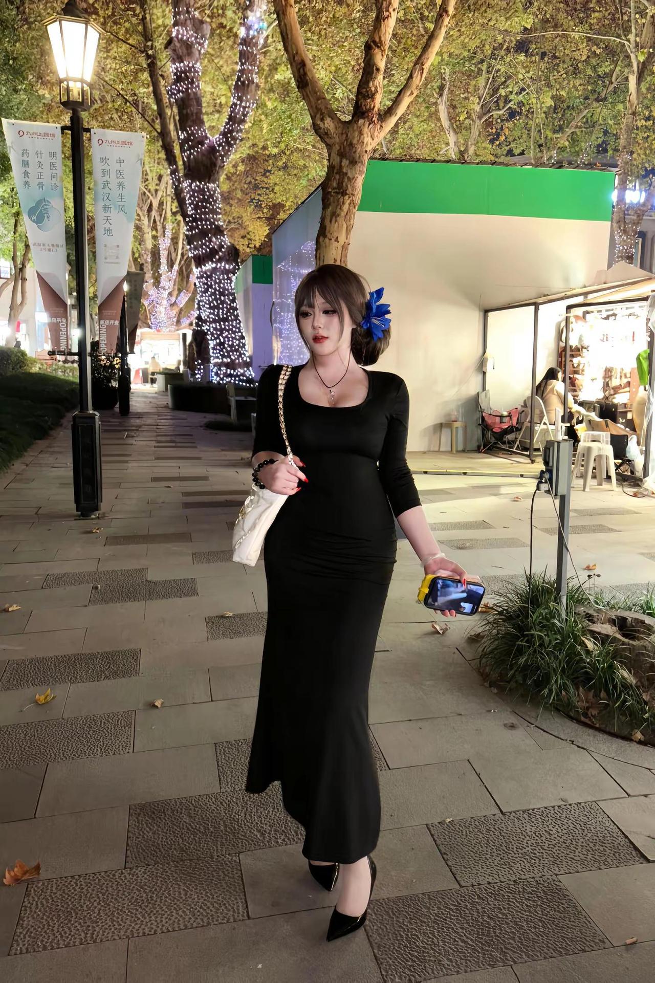 神总是忧郁的穿搭外拍鱼尾裙