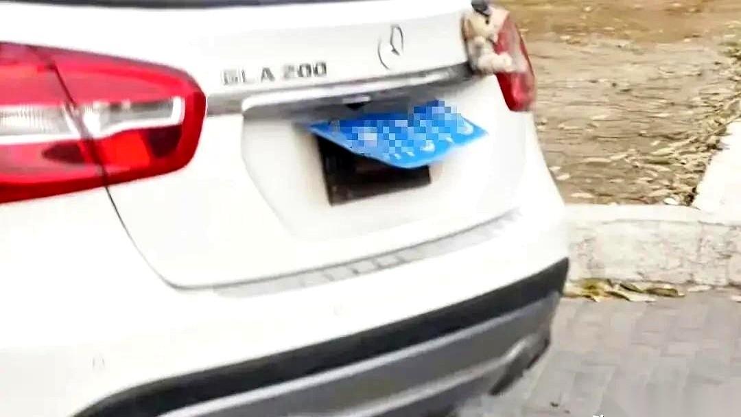 我勒个去，这年头停车难大家都知道，但你把奔驰SUV往商场门口一撂就是三天，还真把