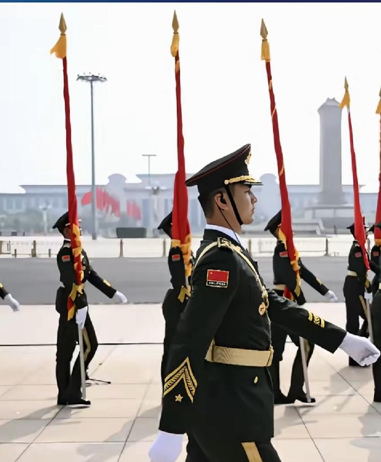 法新社镜头下的中国军人更威武，更神圣，更不可战胜！全世界独一无二的军队！这就是中